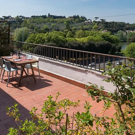 Roommo Lungarno Florence
